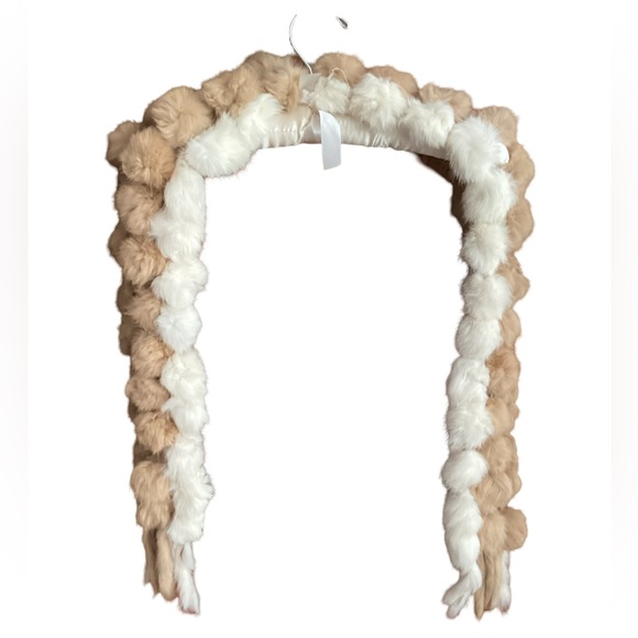 🚨Final Sale🚨!! Vintage Rabbit Fur Pom Pom Scarf w/Fringe - Picture 4 of 4
